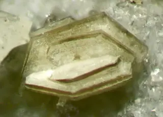 Gmelinite-Na-165138.jpg