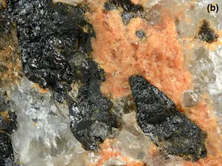 Piccoliite from the two Italian occurrences (b).png