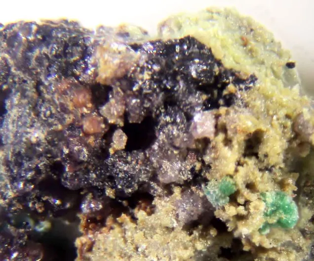 Gysinite-(Nd).jpg