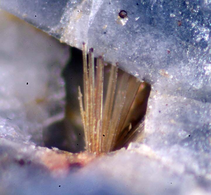 Hellandite-(Ce)