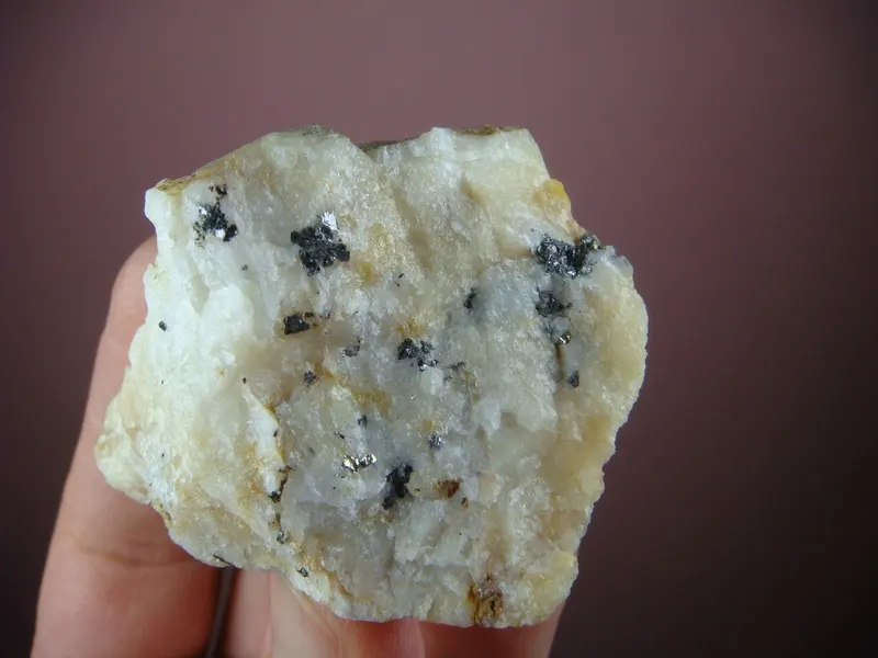 Heyrovskýite - quartz.jpg