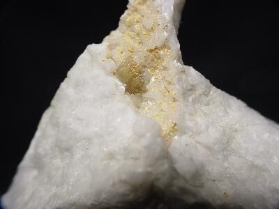 Hingganite-(Y)