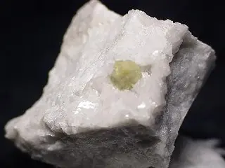 Hingganite-(Y)-20204.jpg