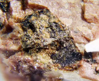 Hingganite-(Ce).jpg