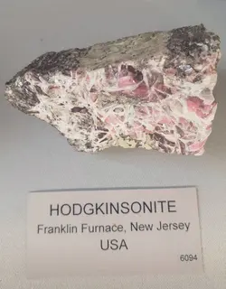 Hodgkinsonite, Musee de Mineralogie, Paris, 2025.jpg