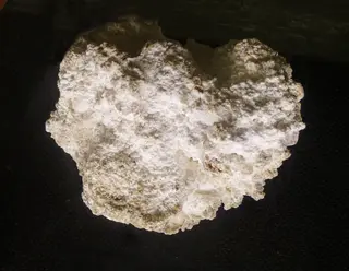 Hörnesite-Sainte-Marie-aux-Mines-Musée de minéralogie de Strasbourg.jpg