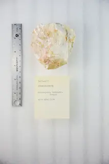 Hydrocalumite (49055949127).jpg