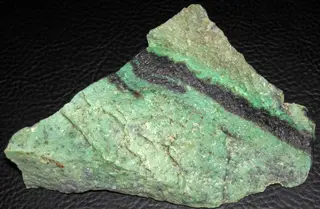 Interlayered hydrogrossular garnetite and chromitite (Transvaal jade) (Critical Zone, Bushveld Complex, Paleoproterozoic, ~2.05 Ga; Bonjanala Platinum District, South Africa) 1.jpg