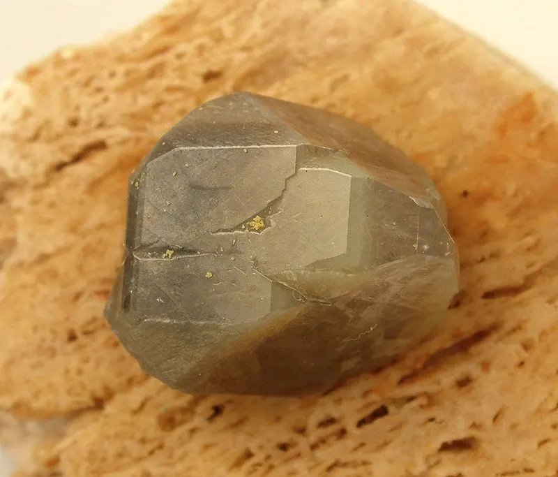 Hydroxylherderite-xyz03b.jpg