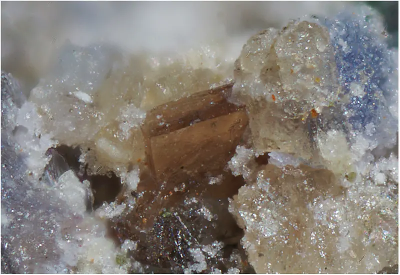 Crystal of wiperamingaite.png