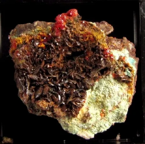 Iranite, Wulfenite-364280.jpg