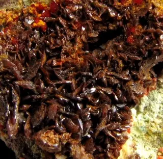 Iranite, Wulfenite-364281.jpg