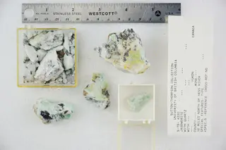 Jagowerite with Quartz (48603464976).jpg