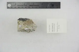 Molybdenite (Jordisite) (47911623361).jpg