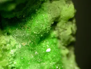 Kambaldaite-105012.jpg