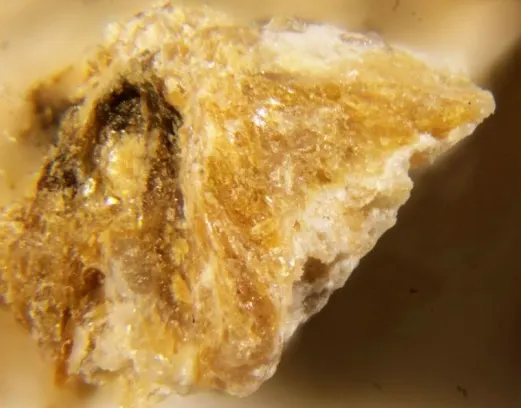 Karnasurtite-(Ce).jpg