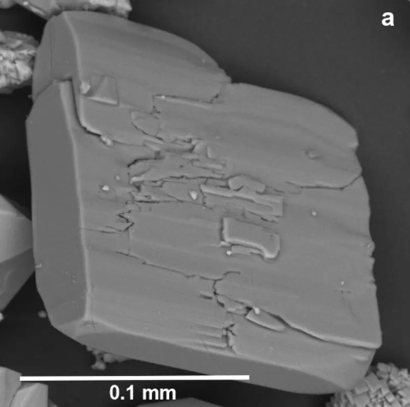 Krasnoshteinite (figure a).png