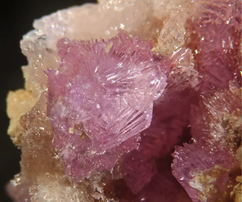Krautite-Villyaellenite-757721.png