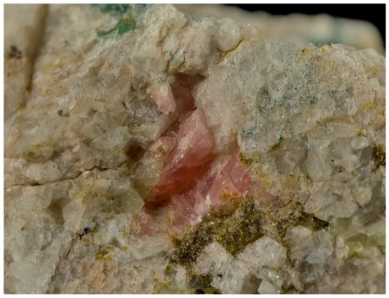 Pinkish crystals of kuliokite-(Y).png