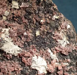 Langbanite-Rhodonite-207521.jpg