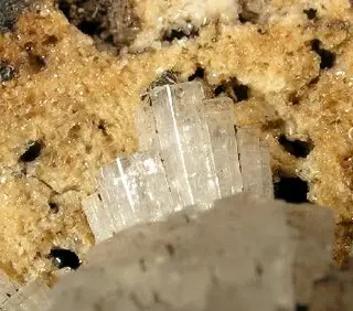 Leifite-zr4c.jpg
