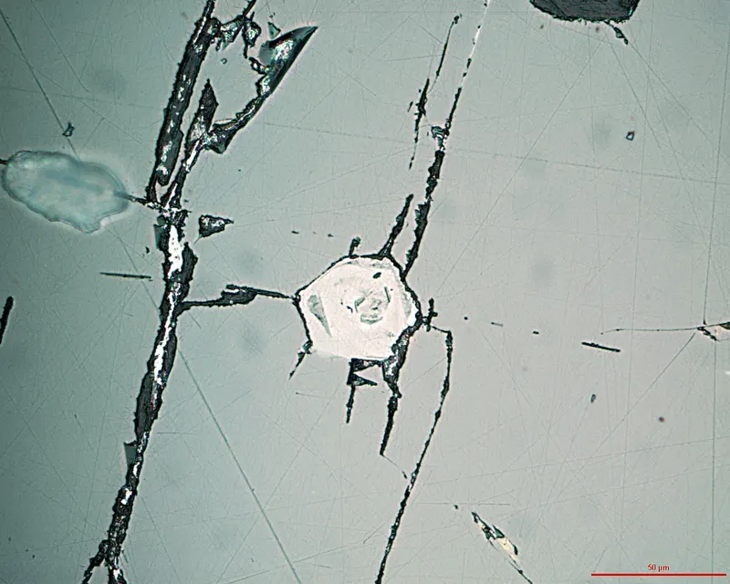 Skogbyite crystal (a).png