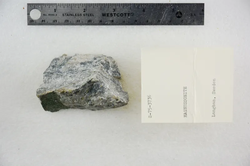 Magnussonite (48522438361).jpg