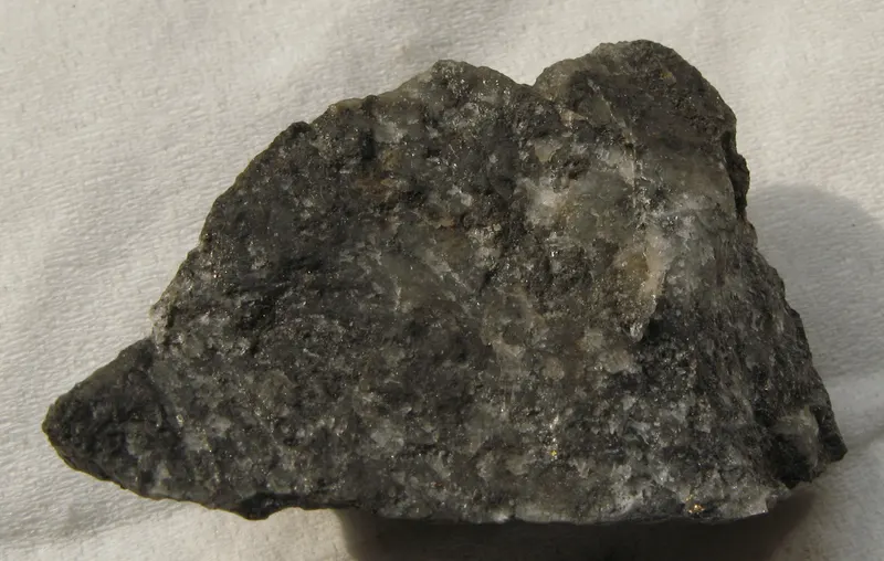 Maldonite (Wismuthgold) - Mineralogisches Museum Bonn1.jpg