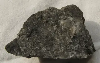 Maldonite (Wismuthgold) - Mineralogisches Museum Bonn1.jpg