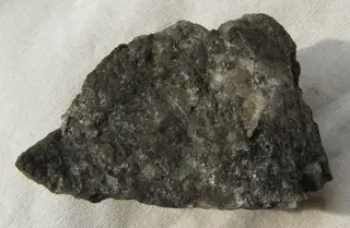 Maldonite (Wismuthgold) - Mineralogisches Museum Bonn2.jpg