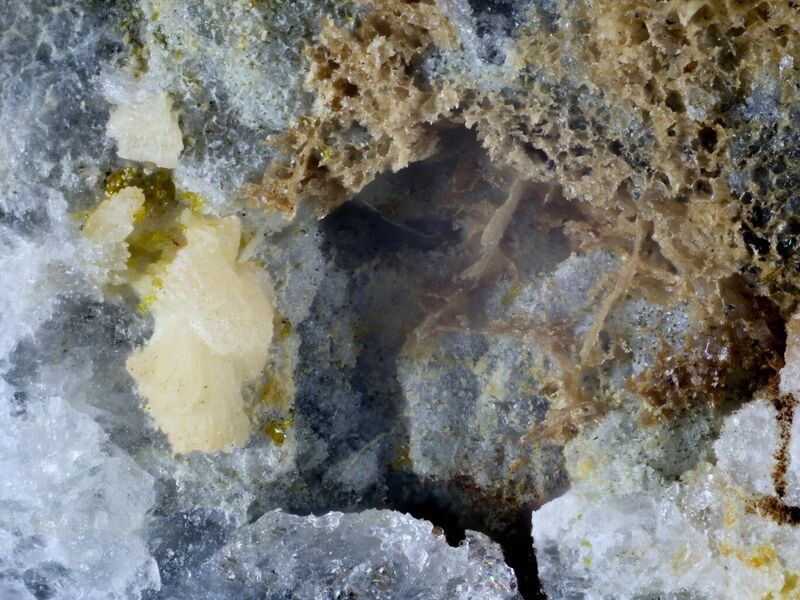 Mangangordonite