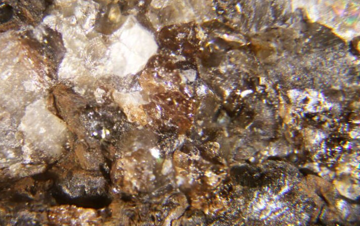 Manganhumite