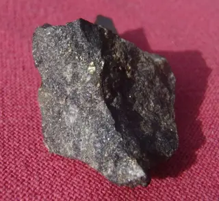 Manganochromite-642284 (cropped).jpg