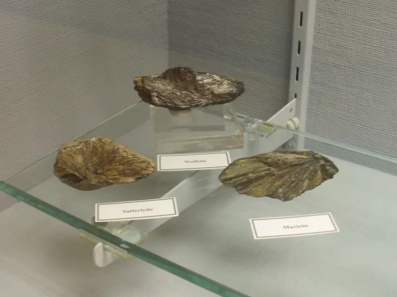 Satterlyite-wolfeite-marićite - Rapid Creek.jpg