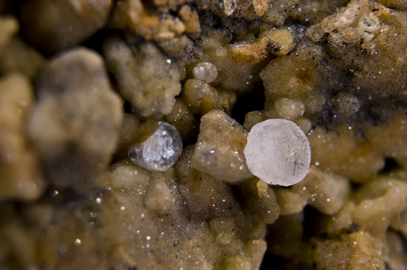 Melanophlogite