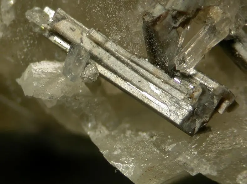 Monteregianite-(Y)-92798.jpg
