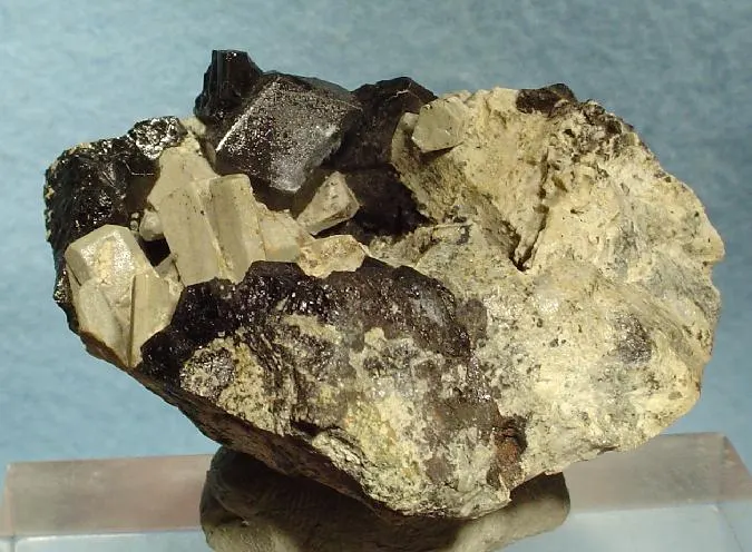 Nepheline-Schorlomite-250211.jpg