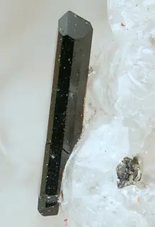 Nöggerathite-(Ce) images (cropped).png