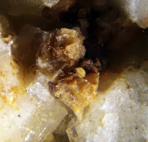 Okanoganite-(Y).jpg