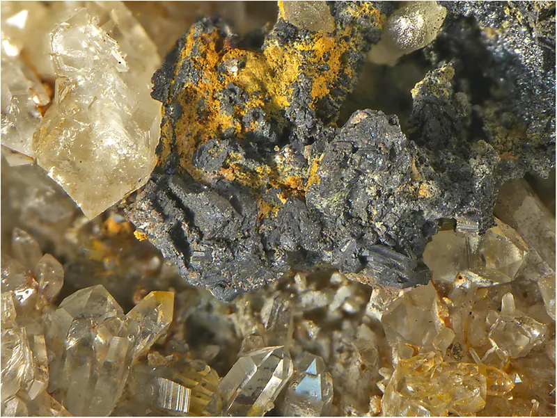 Aggregate of argentopearceite-T2ac.png