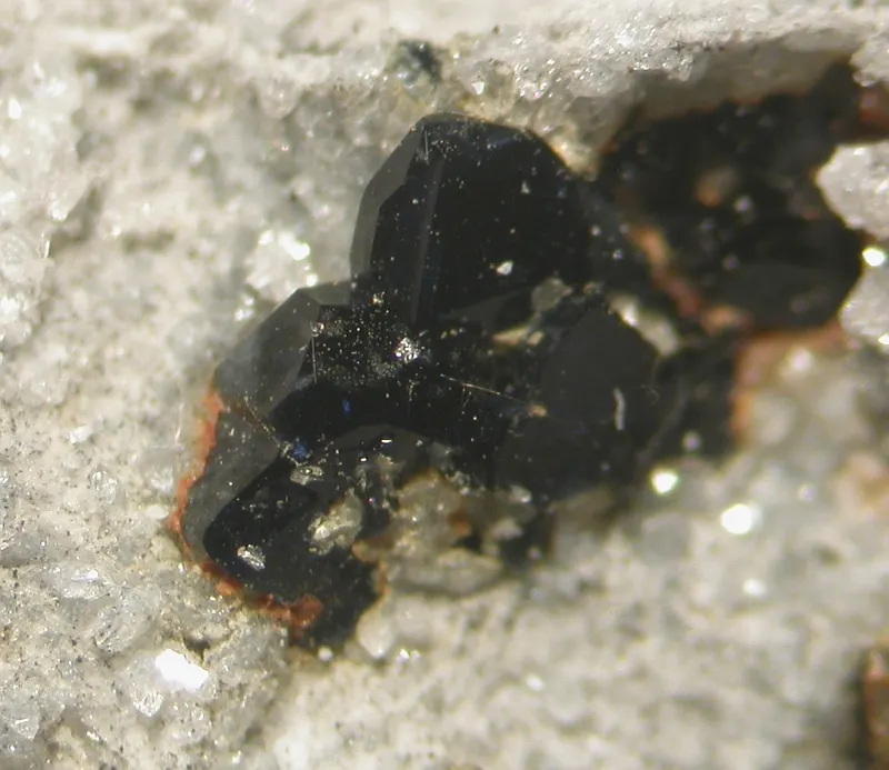 Osumilite-481253.jpg