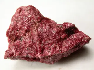 Piemontite-540414.jpg