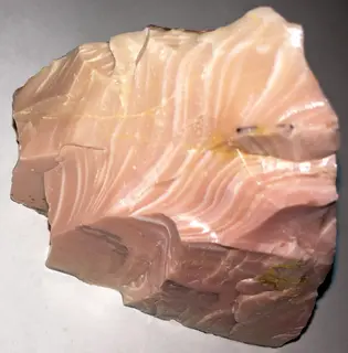 Pink banded opal (Western Australia) 2 (31597011586).jpg