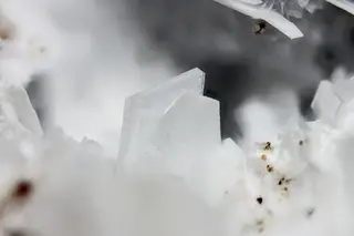 Portlandite2355-1-tomeik-minerals.jpg