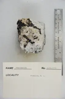 Pyrochroite (46995699435).jpg