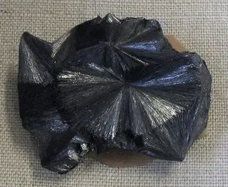 Pyrolusite radiating.jpg