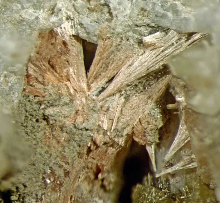 Rémondite-(Ce)-185071.jpg