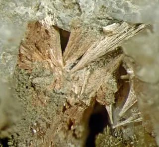 Rémondite-(Ce)-185071.jpg