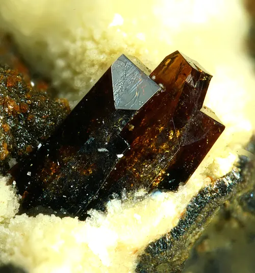 Retzian-(Ce)-1010738.jpg