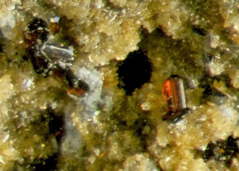 Rhönite-620201.jpg